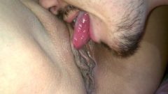 CLOSE UP PUSSY EATING ! SHE CUMS : Pussy Lick Orgasm