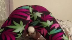 Teen In Yoga Pants Cumming Rough With Wand